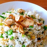 残り野菜のパリパリにんにくチップ玉子チャーハン